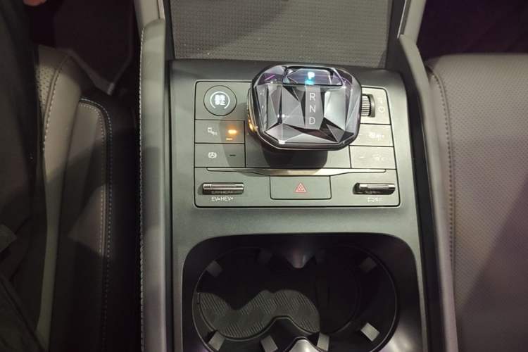 Used BYD Qin L 2024 DM-i 120KM Beyond Model Gear Lever