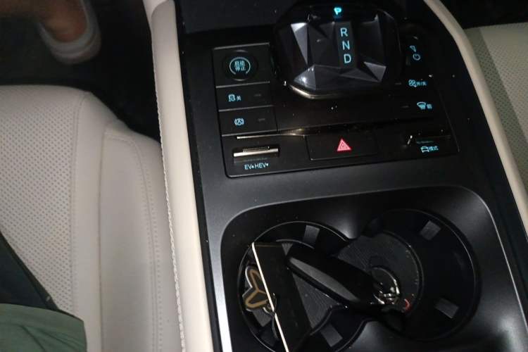 Used BYD Qin L 2024 DM-i 80KM Beyond Model Gear Lever