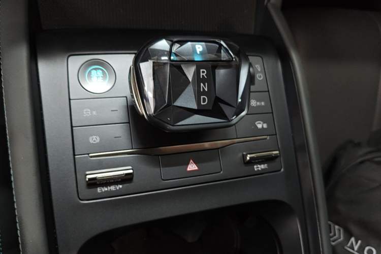 Used BYD Qin L 2024 DM-i 80KM Beyond Model Gear Lever
