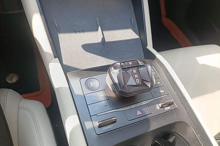 Used BYD Qin L 2024 DM-i 120KM Excellence Model Gear Lever