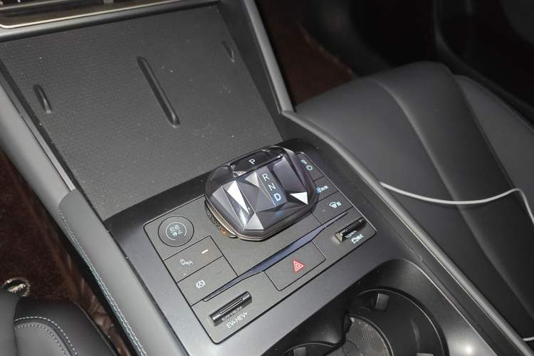 Used BYD Qin L 2024 DM-i 120KM Beyond Model Gear Lever