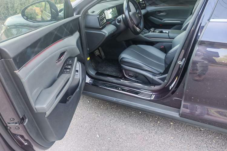 Used BYD Qin L 2024 DM-i 120KM Leading Model Interior 1