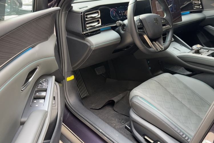 Used BYD Qin L 2024 DM-i 120KM Excellence Model Interior 2