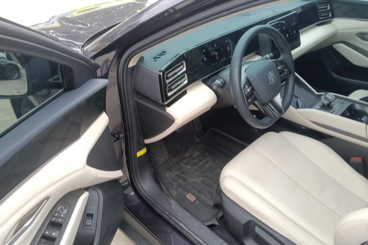 Used BYD Qin L 2024 DM-i 80KM Leading Model Interior 3