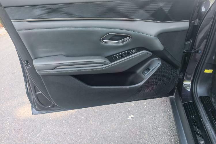 Used BYD Qin L 2024 DM-i 120KM Leading Model Interior 4