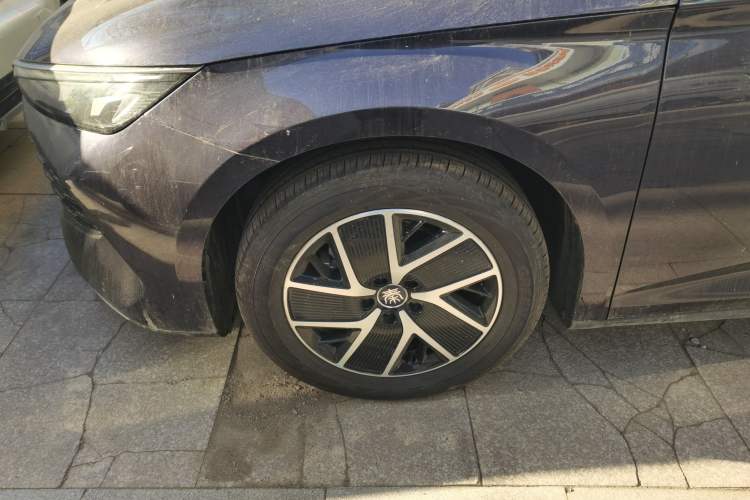 Used BYD Qin L 2024 DM-i 120KM Leading Model Left Front Wheel Hub