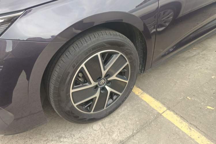 Used BYD Qin L 2024 DM-i 120KM Beyond Model Left Front Wheel Hub