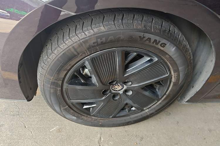 Used BYD Qin L 2024 DM-i 80KM Beyond Model Left Front Wheel Hub