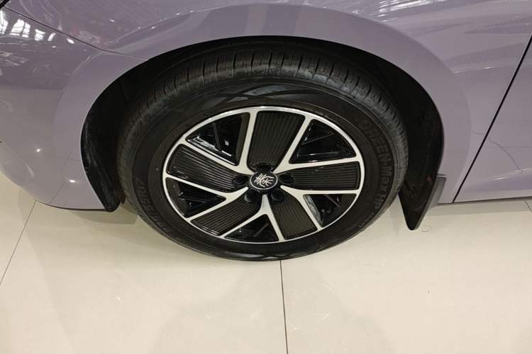 Used BYD Qin L 2024 DM-i 120KM Beyond Model Left Front Wheel Hub