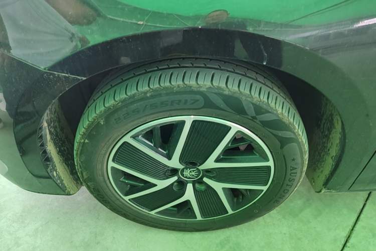Used BYD Qin L 2024 DM-i 120KM Leading Model Left Front Wheel Hub