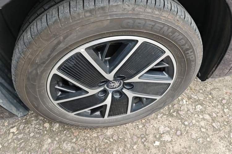 Used BYD Qin L 2024 DM-i 120KM Beyond Model Left Front Wheel Hub