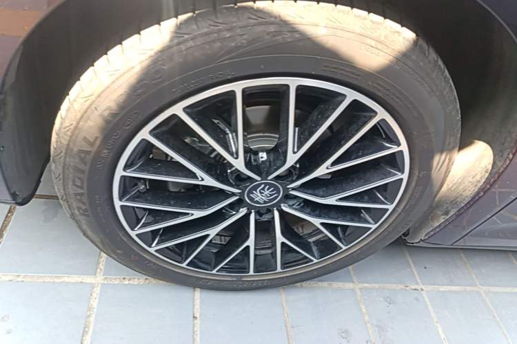 Used BYD Qin L 2024 DM-i 120KM Excellence Model Left Front Wheel Hub