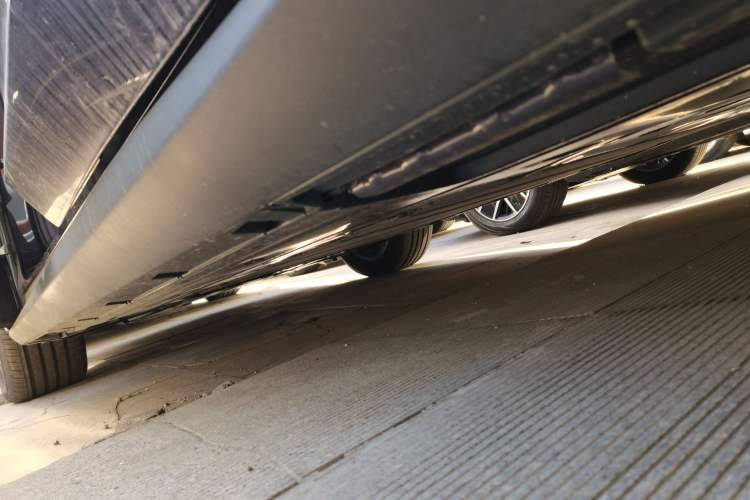 Used BYD Qin L 2024 DM-i 120KM Leading Model Left Side Sill