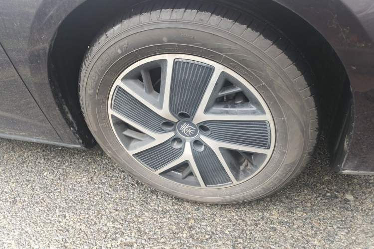 Used BYD Qin L 2024 DM-i 80KM Beyond Model Right Front Wheel Hub