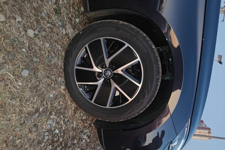 Used BYD Qin L 2024 DM-i 120KM Beyond Model Right Front Wheel Hub