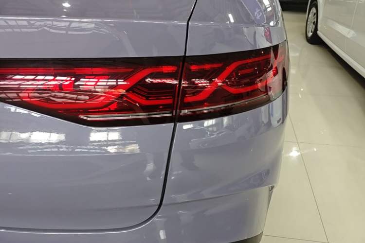 Used BYD Qin L 2024 DM-i 120KM Beyond Model Right Rear Taillight