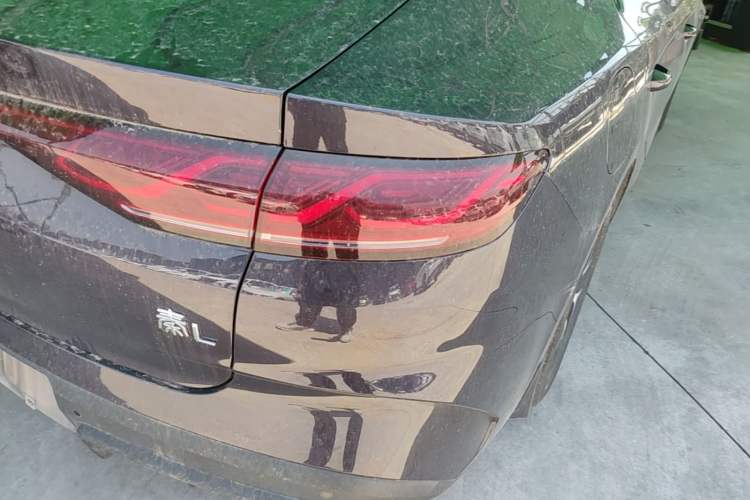 Used BYD Qin L 2024 DM-i 120KM Leading Model Right Rear Taillight