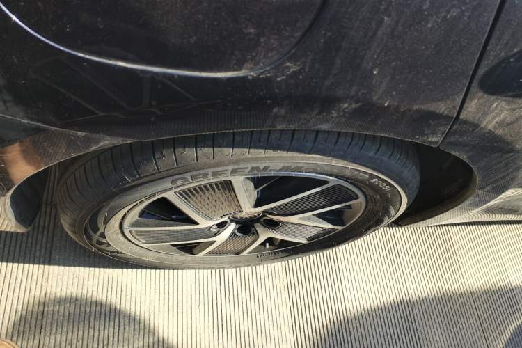 Used BYD Qin L 2024 DM-i 120KM Leading Model Right Rear Wheel Hub