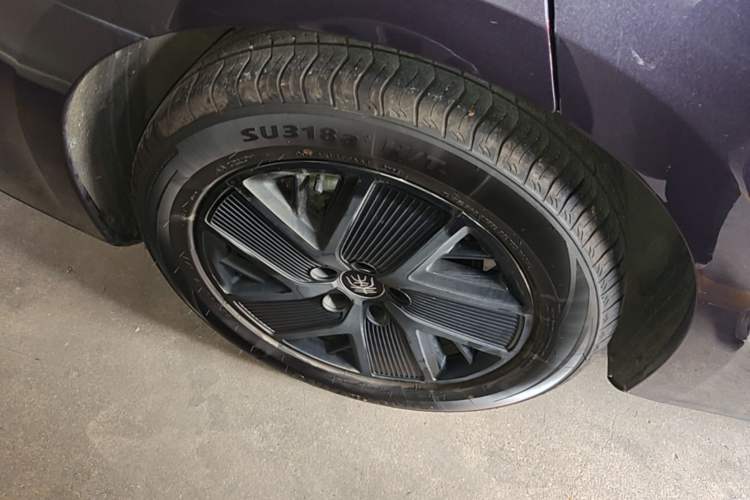 Used BYD Qin L 2024 DM-i 80KM Beyond Model Right Rear Wheel Hub