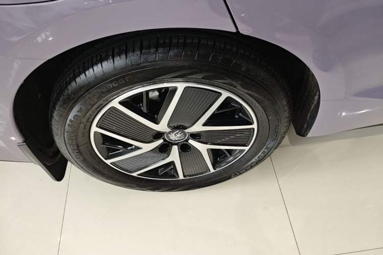 Used BYD Qin L 2024 DM-i 120KM Beyond Model Right Rear Wheel Hub