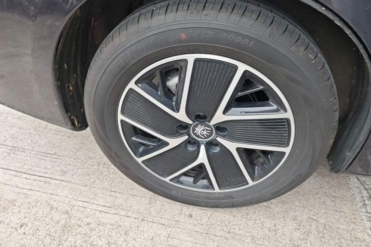 Used BYD Qin L 2024 DM-i 120KM Beyond Model Right Rear Wheel Hub