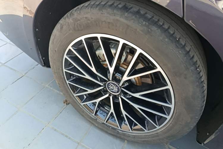 Used BYD Qin L 2024 DM-i 120KM Excellence Model Right Rear Wheel Hub