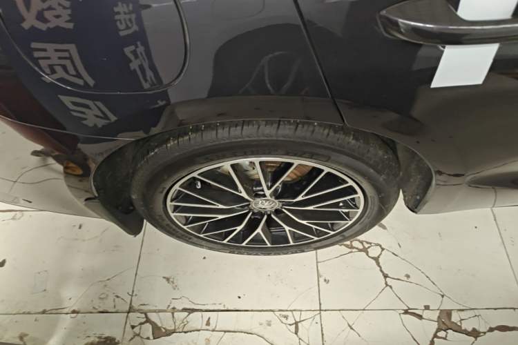 Used BYD Qin L 2024 DM-i 120KM Excellence Model Right Rear Wheel Hub
