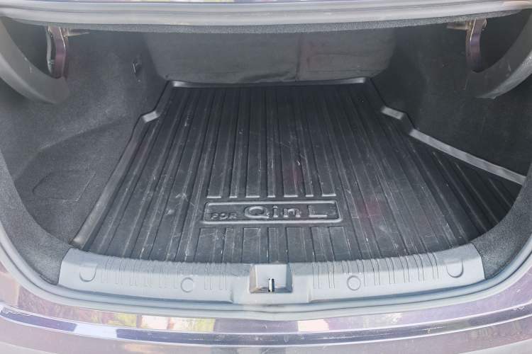 Used BYD Qin L 2024 DM-i 120KM Leading Model Trunk