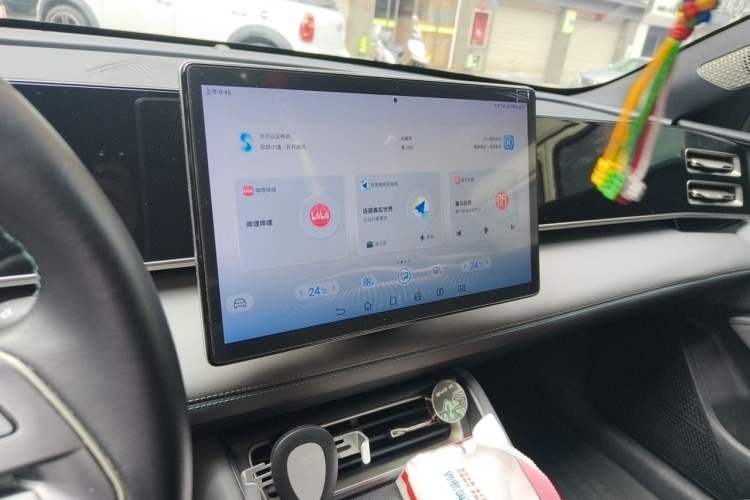 Used BYD Qin L 2024 DM-i 80KM Beyond Model Audio And AC Panel
