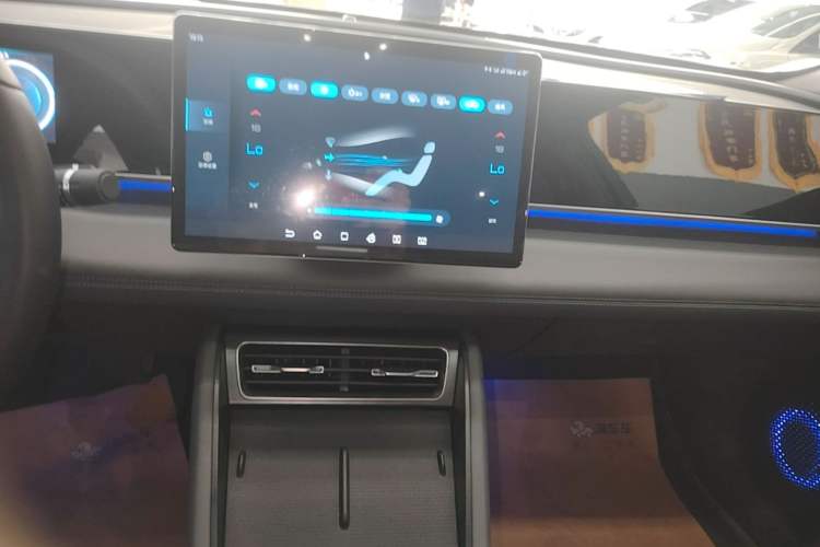Used BYD Qin L 2024 DM-i 120KM Leading Model Audio And AC Panel