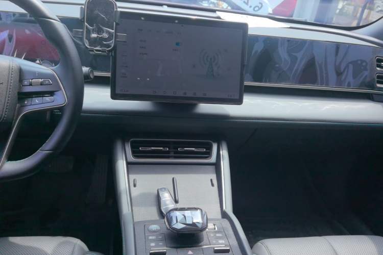 Used BYD Qin L 2024 DM-i 80KM Beyond Model Audio And AC Panel