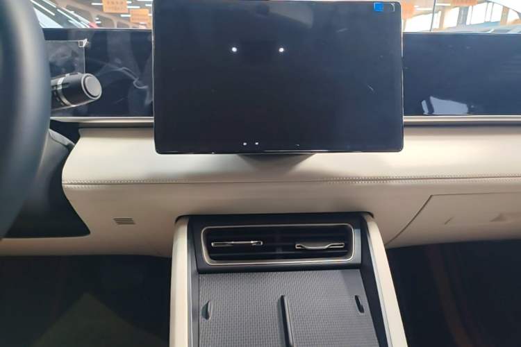 Used BYD Qin L 2024 DM-i 80KM Beyond Model Audio And AC Panel