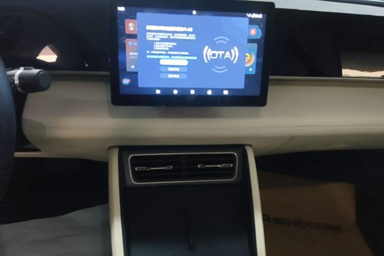 Used BYD Qin L 2024 DM-i 80KM Leading Model Audio And AC Panel