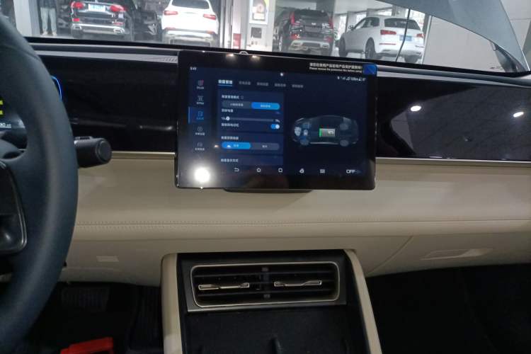 Used BYD Qin L 2024 DM-i 80KM Leading Model Audio And AC Panel