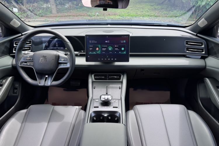 Used BYD Qin L 2024 DM-i 80KM Beyond Model Audio And AC Panel