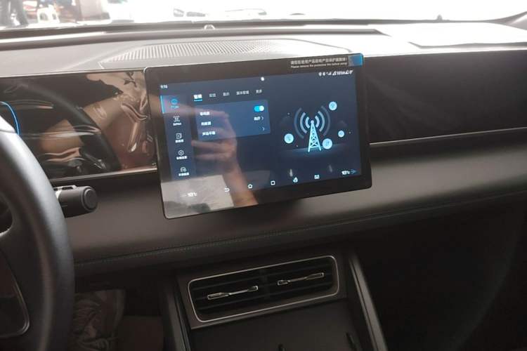 Used BYD Qin L 2024 DM-i 80KM Leading Model Audio And AC Panel