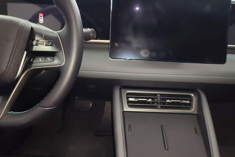 Used BYD Qin L 2024 DM-i 120KM Leading Model Center Console