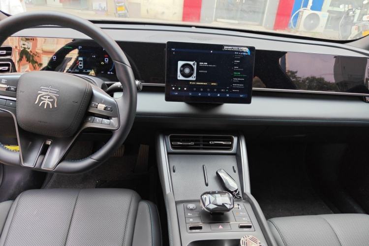 Used BYD Qin L 2024 DM-i 80KM Leading Model Center Console
