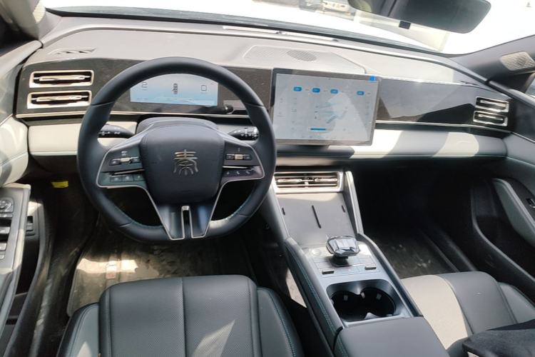 Used BYD Qin L 2024 DM-i 120KM Leading Model Center Console