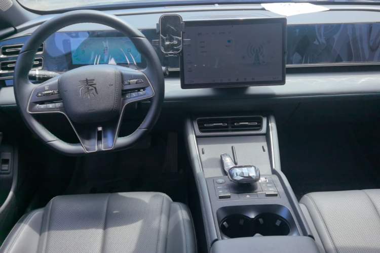 Used BYD Qin L 2024 DM-i 80KM Beyond Model Center Console
