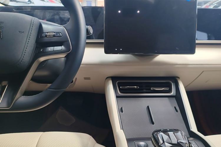 Used BYD Qin L 2024 DM-i 80KM Beyond Model Center Console