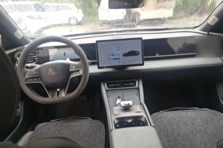 Used BYD Qin L 2024 DM-i 80KM Beyond Model Center Console