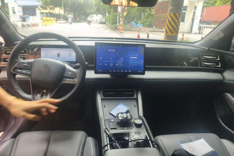 Used BYD Qin L 2024 DM-i 120KM Leading Model Center Console