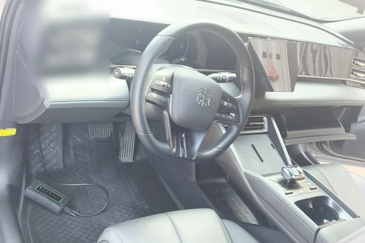Used BYD Qin L 2024 DM-i 80KM Leading Model Center Console