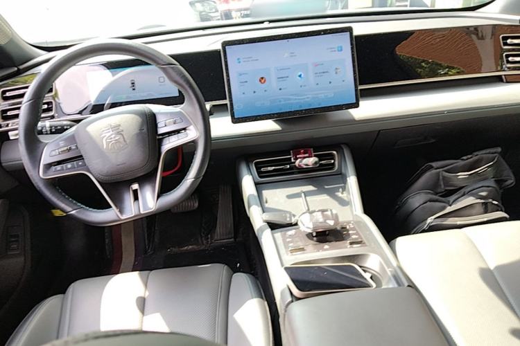 Used BYD Qin L 2024 DM-i 120KM Leading Model Center Console