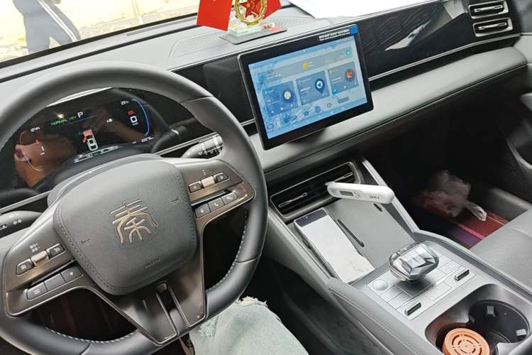 Used BYD Qin L 2024 DM-i 80KM Leading Model Center Console