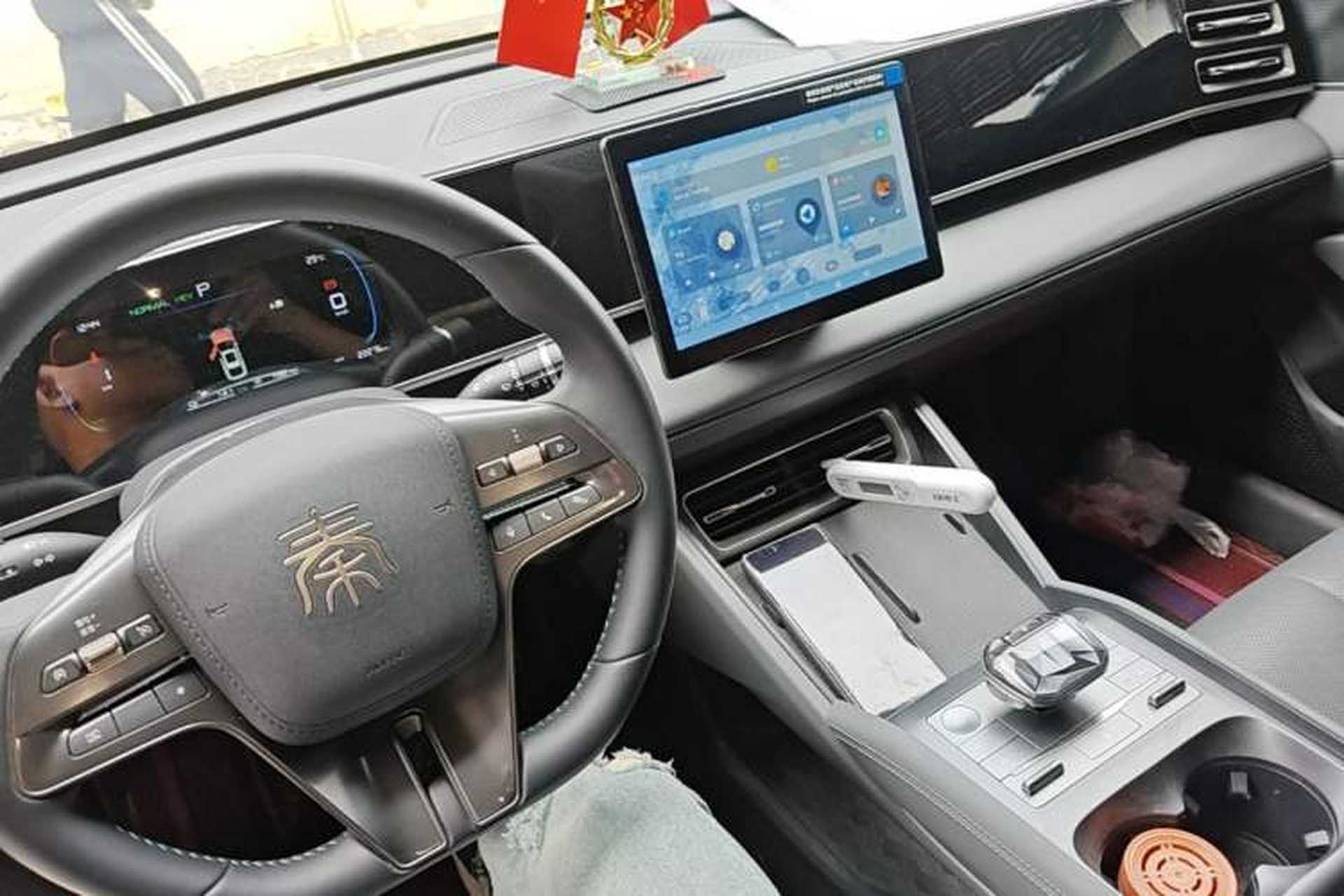 Used BYD Qin L 2024 DM-i 80KM Leading Model Center Console