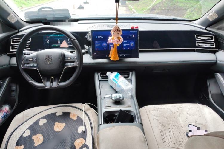 Used BYD Qin L 2024 DM-i 120KM Beyond Model Center Console