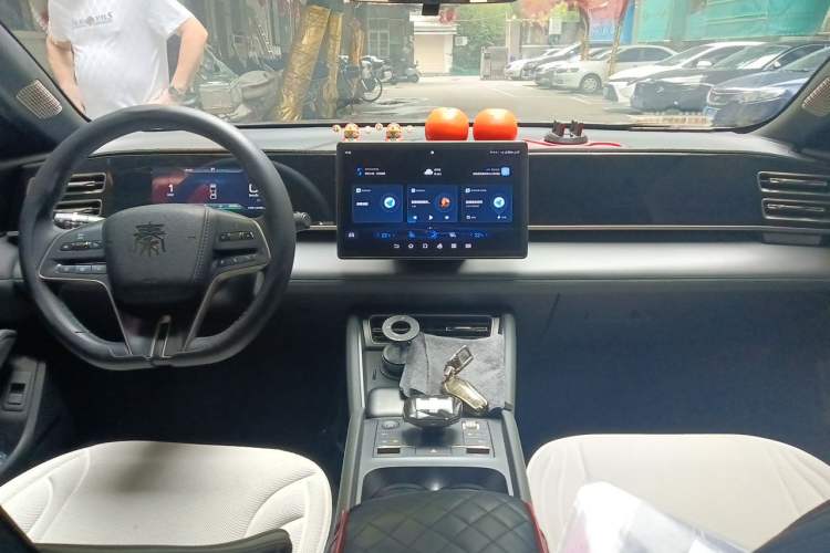Used BYD Qin L 2024 DM-i 80KM Beyond Model Center Console