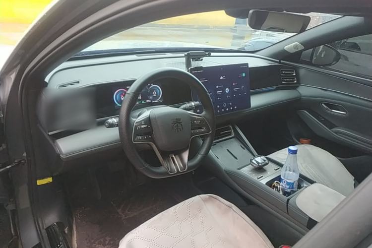 Used BYD Qin L 2024 DM-i 120KM Excellence Model Center Console